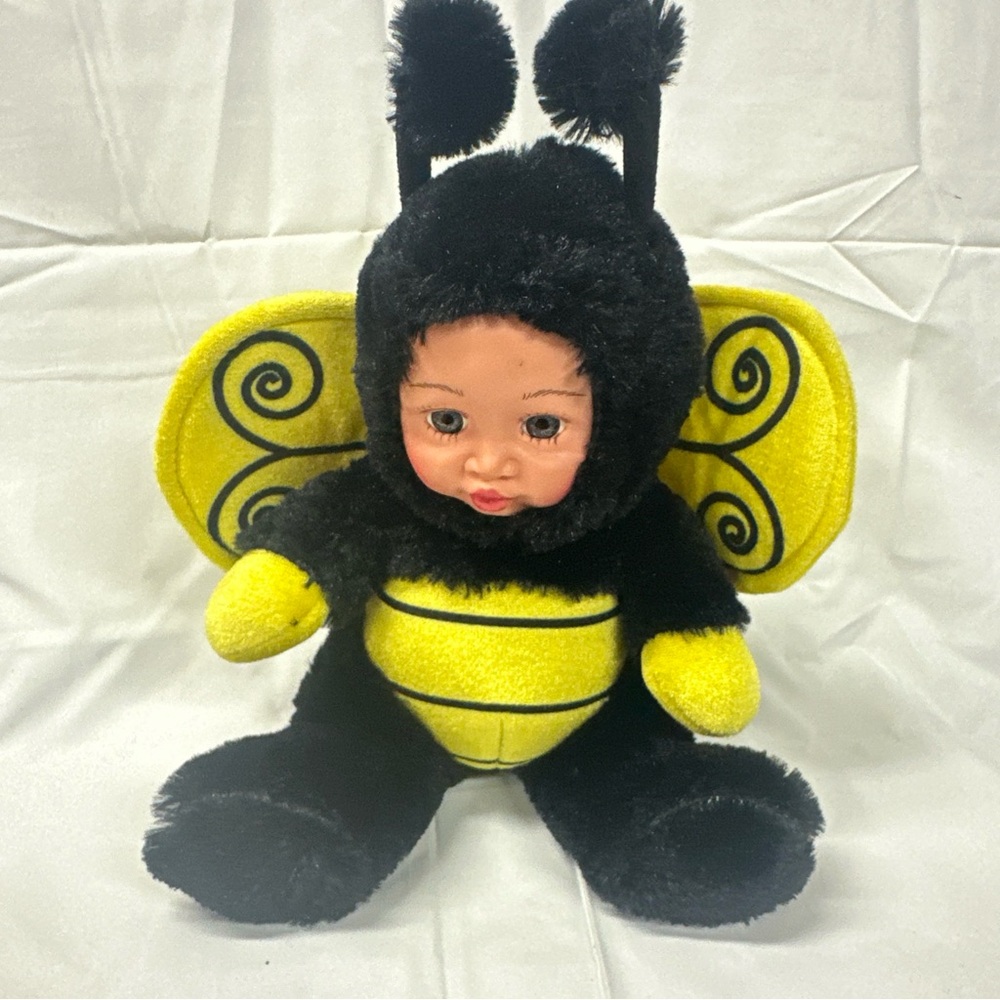 Charming Bumblebee Doll - Black and Yellow - Picture 3 of 7